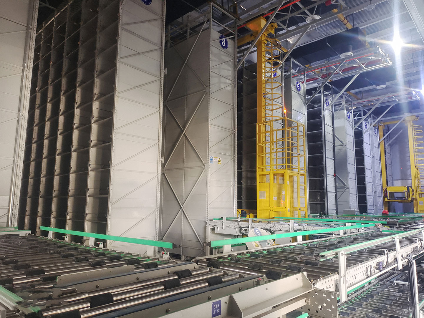  新能源电池库货架